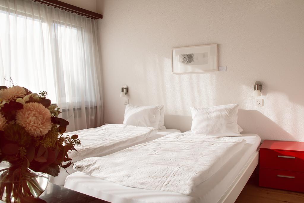 Hotel Restaurant Chesa フリムス エクステリア 写真