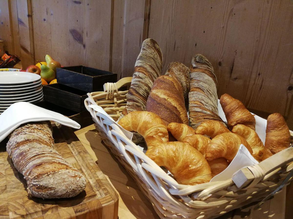 Hotel Restaurant Chesa フリムス エクステリア 写真