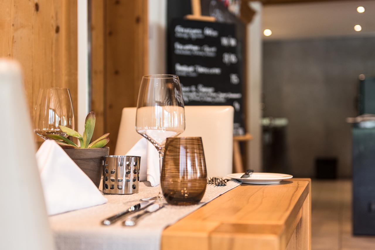 Hotel Restaurant Chesa フリムス エクステリア 写真