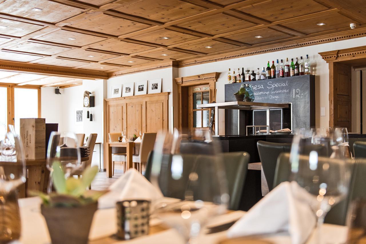 Hotel Restaurant Chesa フリムス エクステリア 写真